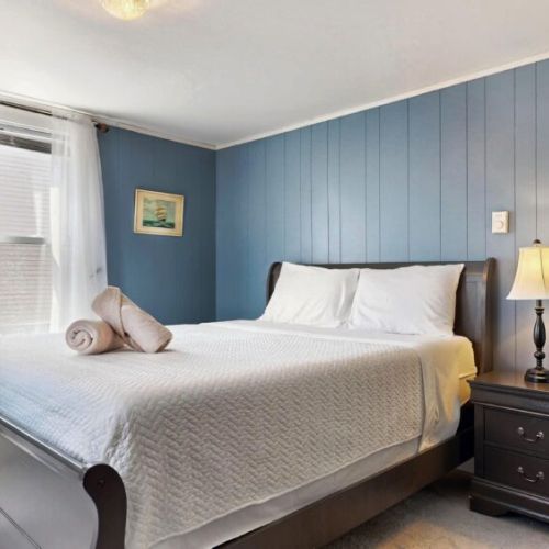 Bedroom | second floor | queen bed