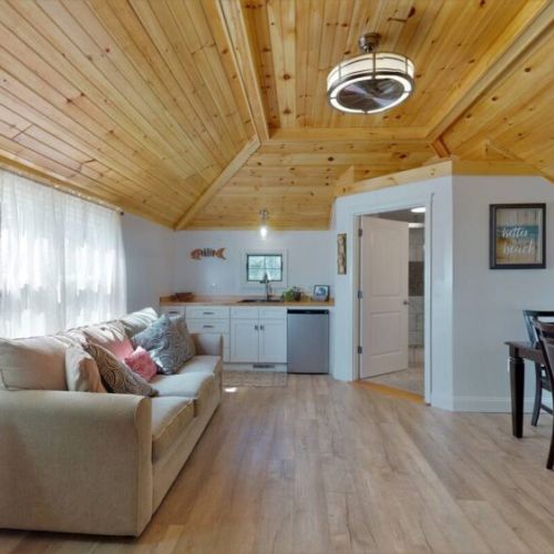 In-law unit | Open concept living | Smart TV