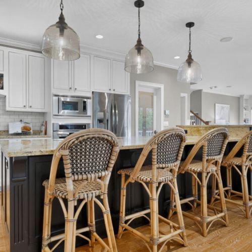 Breakfast bar in kitchen