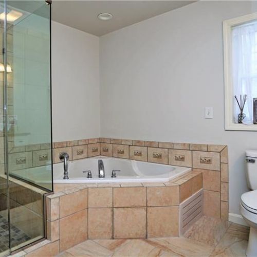 First floor bathroom | jetted tub | shower