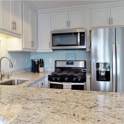 Beautiful countertop and cabinets