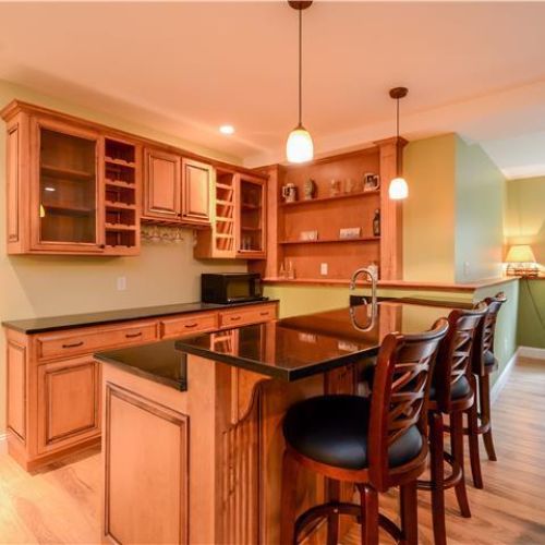 Wet bar | glasses included | beverage cooler