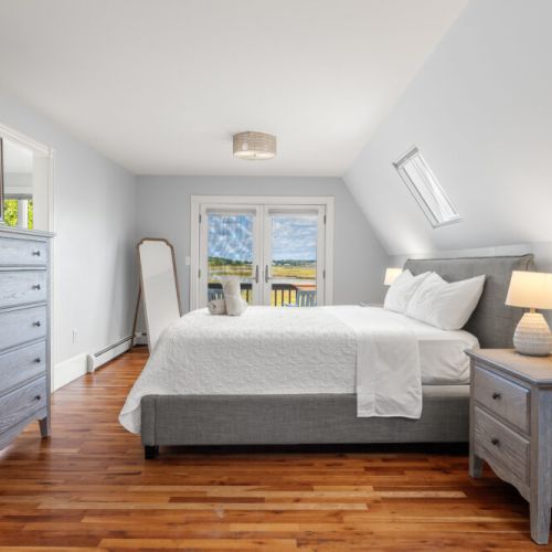 Natural light | bedroom 1 | primary bedroom