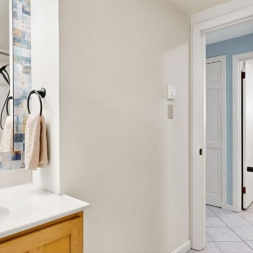 Full bath | 1st floor