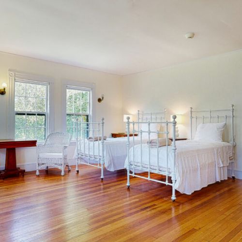 2 twins | second floor