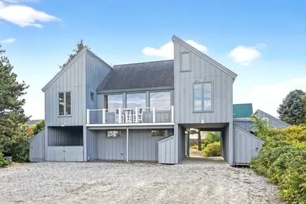 Area Guide 125 Salty dolphin