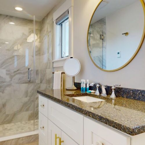 Third floor | full bath
