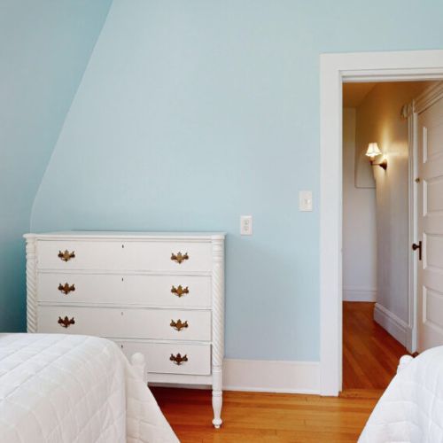 2 twins | second floor