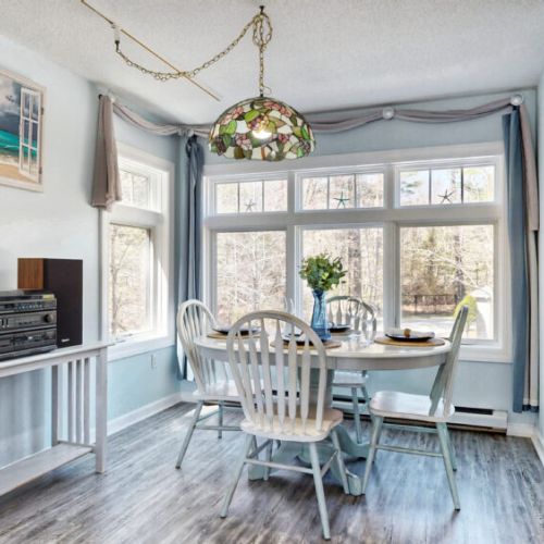 Dining seating for 4