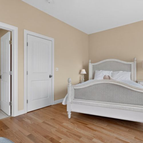 Queen bed | ocean views