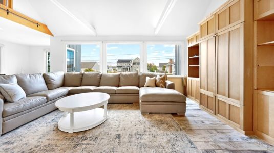 4f19ab3c fa1f 4c56 ae2d 6e6c57830a38 61945980