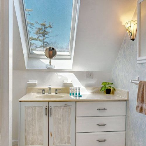 Full bathroom on second floor