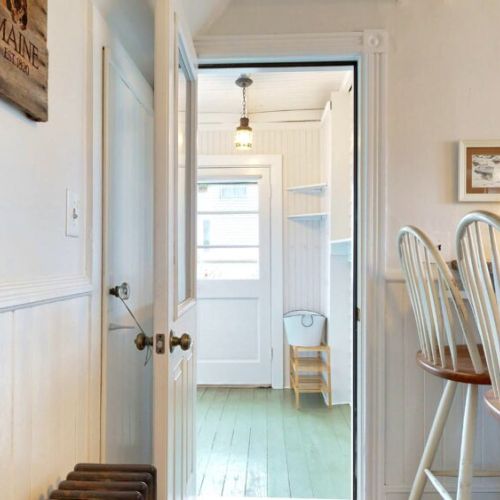 Entry from the sunroom into the kitchen