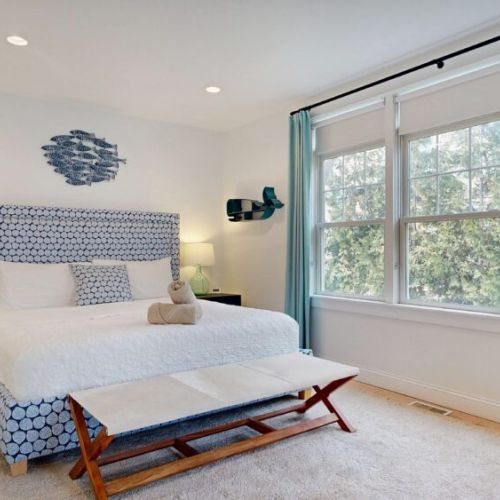 First floor bedroom| king bed