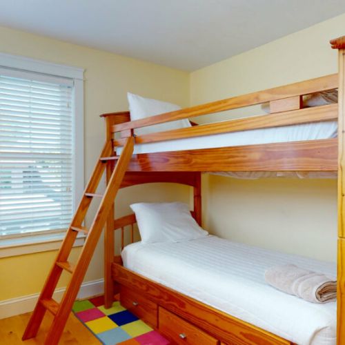 Bunk beds| second floor | sleeps 2