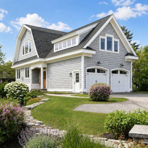 Coastal home in beautiful pine point