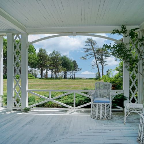Outdoor seating | wrap around porch
