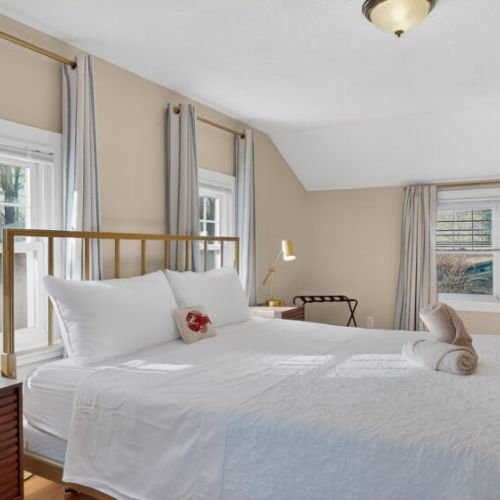 King bed | luggage racks