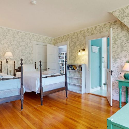 2 twins | second floor