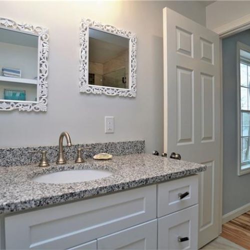 Second floor | bathroom | tub and shower combo