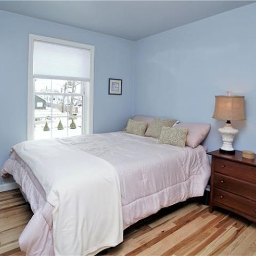 Second floor | bedroom | queen bed