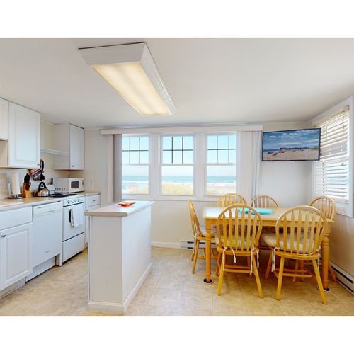 Ocean views in kitchen | dining for 6