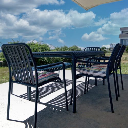 Outdoor dining area| ocean views