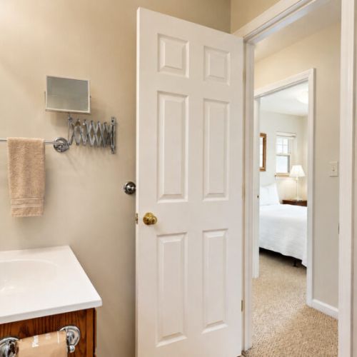 Full bath | 2nd floor