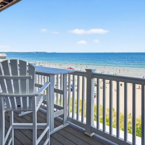 Oceanfront seating!