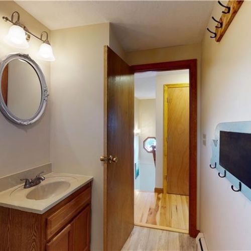 Second floor full bath | ample towel hooks