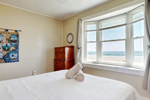 Area Guide 18 Sandy beach at star board