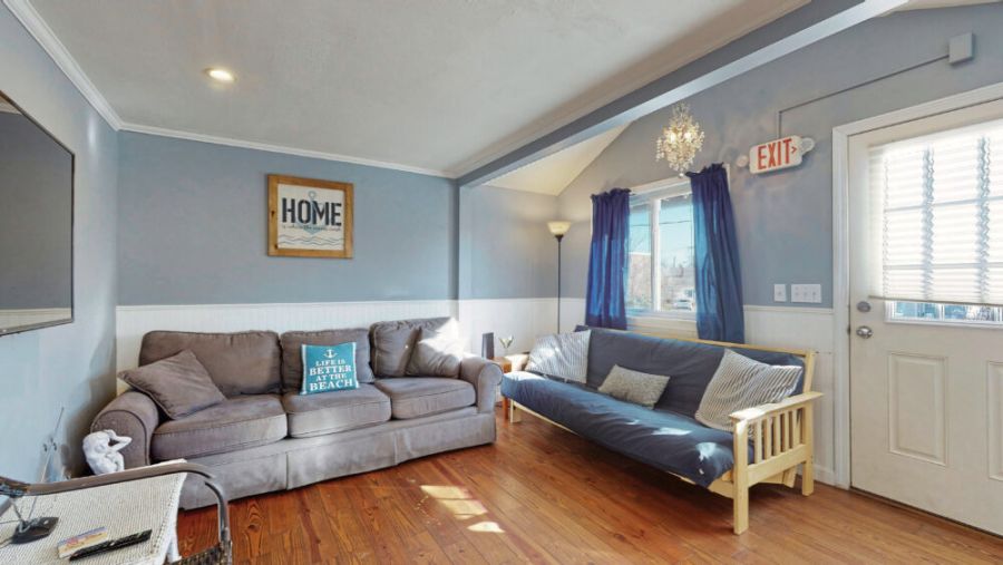 Livingroom seating| Access to front deck