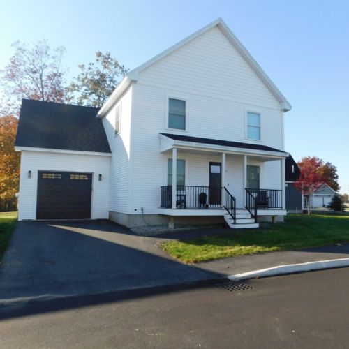 Street view of home| driveway parking