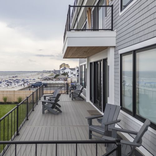 Deck off living & kitchen