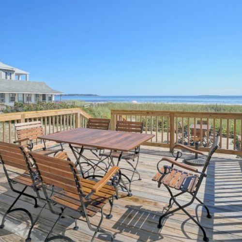 Deck | dinning table | gorgeous views