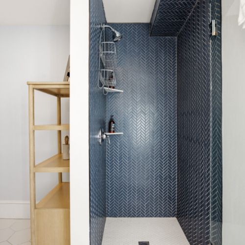 Standing shower | 1st floor