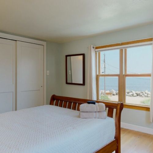 Second floor bedroom| ocean views