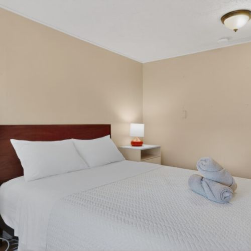 Queen bed | 2nd floor