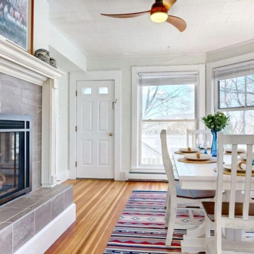 Dining room with seating for 6