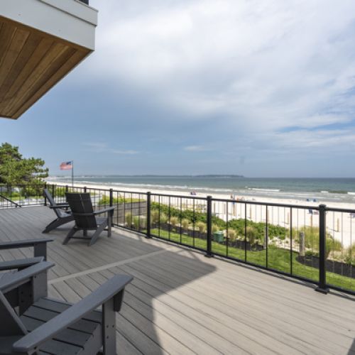 Deck off living & kitchen