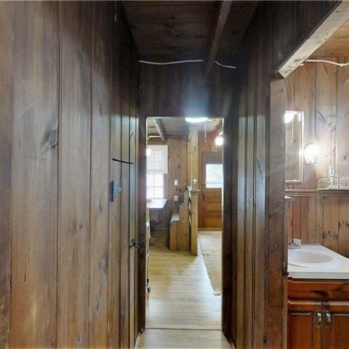 Hallway to kitchen and bathroom