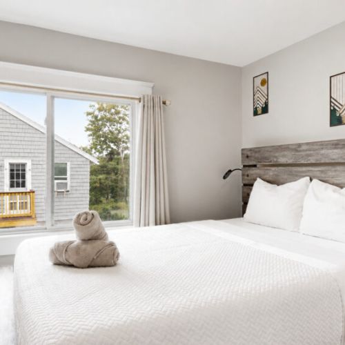 Queen bed | 2nd floor