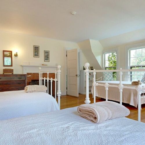 2 twins | second floor