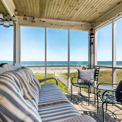 Views of the ocean from the back deck