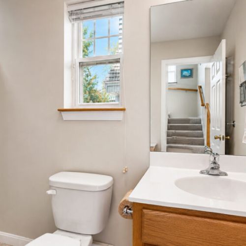 Full bath | 1st floor
