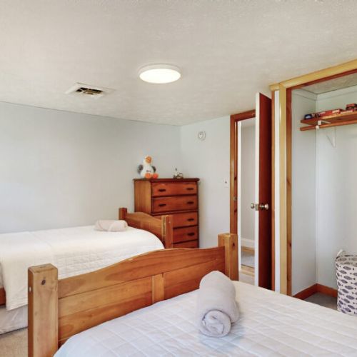 2 twin beds