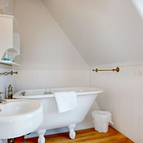 Bathroom off primary