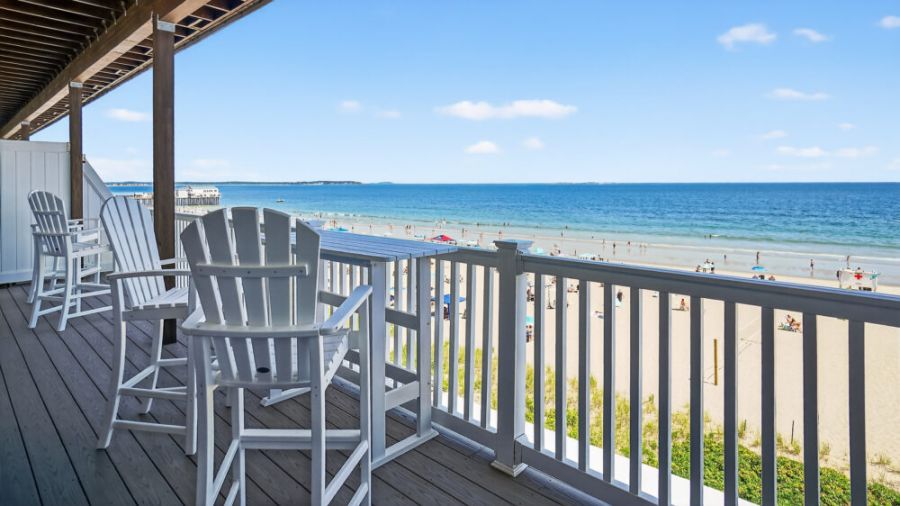 Oceanfront seating!
