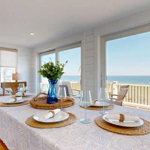 Second floor | dining table