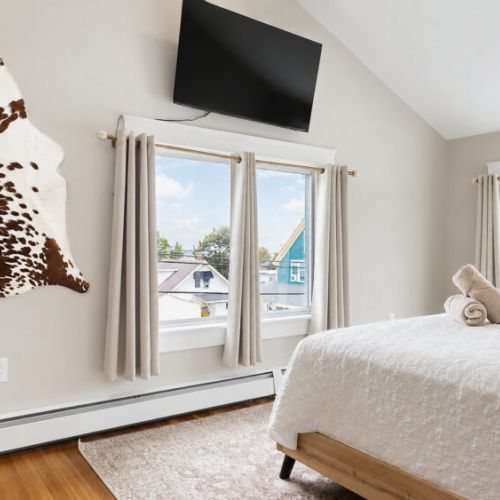 Queen bed | 2nd floor